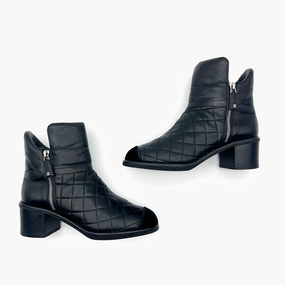CHANEL Black CC Logo Quilted Ankle Boots Size 39 Velvet Cap Toe Zip Moto Leather - Picture 7 of 13